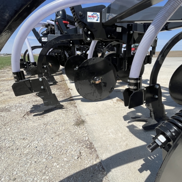 32' 4WD Dietrich- horizontal- side angle view- 04