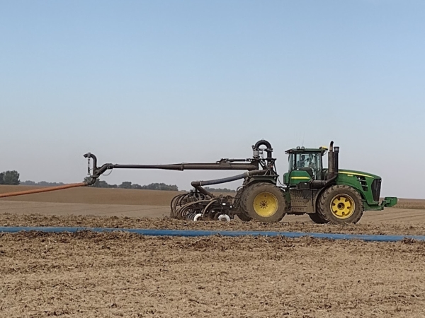 a 4WD toolbar mounted on a tractor with drag hose on the swingarm