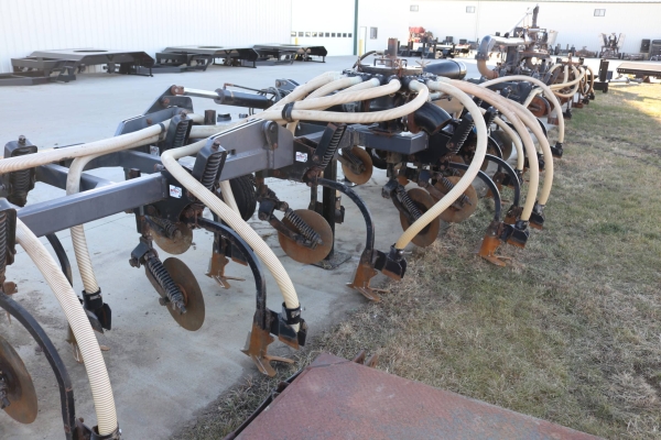 32′ 4WD Dietrich Toolbar