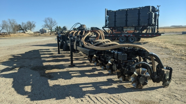 Puck Used Equipment - the side view of a used 32′ Torsion Flex Toolbar