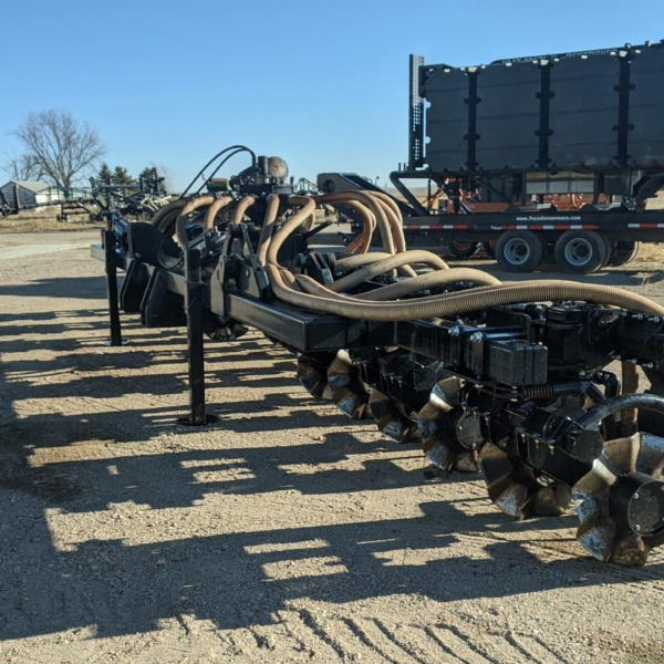 Puck Used Equipment - the side view of a used 32′ Torsion Flex Toolbar