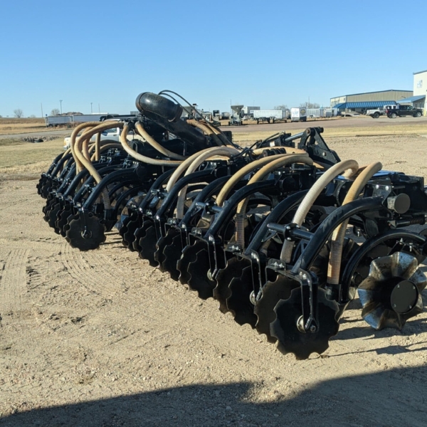 Puck Used Equipment - the front side view of a used 32′ Torsion Flex Toolbar