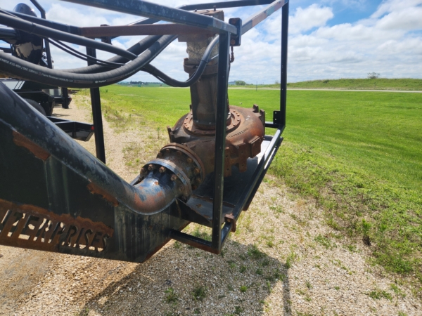 Puck Used Equipment - submersible pump on lagoon feeder