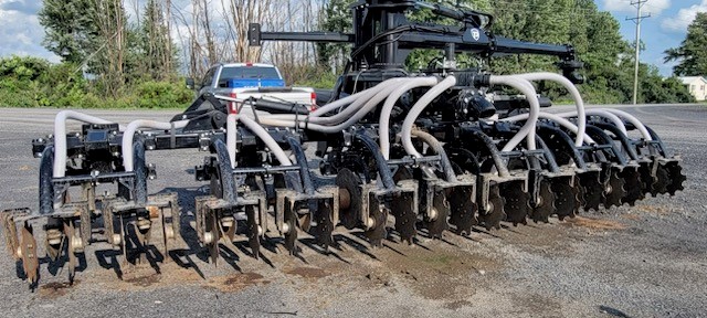 Puck Used Equipment - 3pt torsion flex toolbar behind a pickup