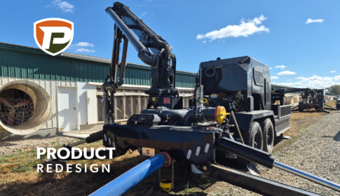a FF 5770 agitating and pumping at a barn pit